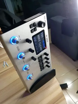 Sliver Colour M-Vave Mk 300 Guitar Effect Processor With Inbulde