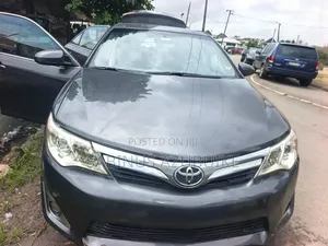 Toyota Camry SE 4dr Sedan (2.5L 4cyl 6A) 2013 Gray