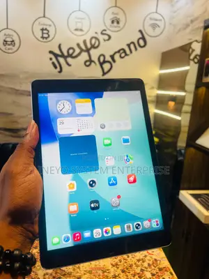 Apple iPad Wi-Fi 64 GB Gray