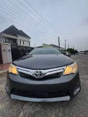 Toyota Camry XLE 4dr Sedan (2.5L 4cyl 6A) 2013 Gray