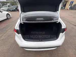 Toyota Corolla SE 2022 White