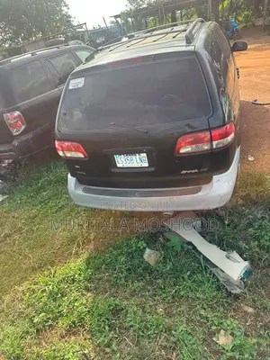 Toyota Sienna 2000 Black