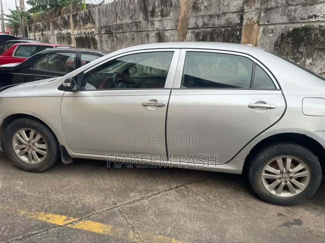 Toyota Corolla 2009 Silver