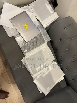 New Laptop Apple MacBook 256GB SSD 3T