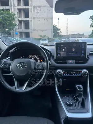 Toyota RAV4 XLE Premium 2021 Gray