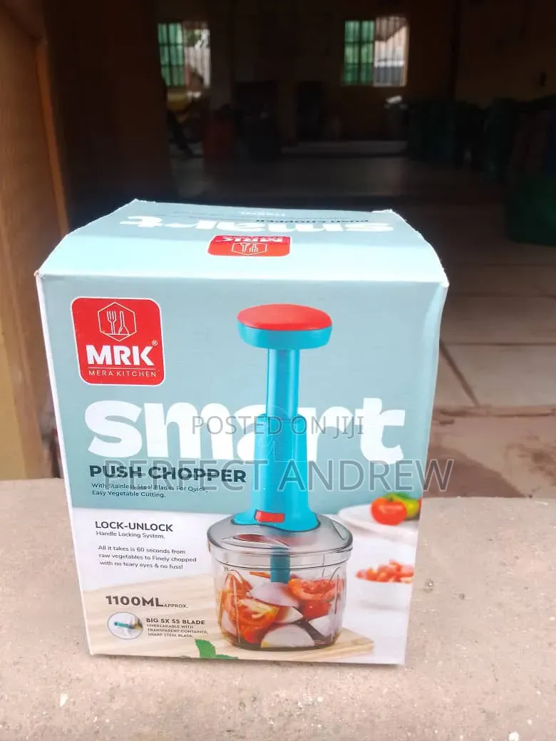 A Manual Blender With Sharp Blades, No Stress, Just Pumping.