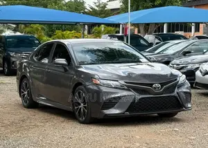 Toyota Camry 2018 Gray
