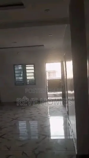 2bdrm Block of Flats in Adekunle for rent