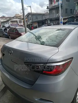 Toyota Yaris 2018 Silver