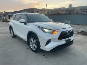 Toyota Highlander LE AWD 2020 White