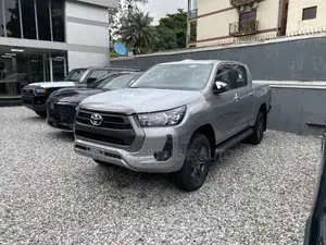 New Toyota Hilux 2025 Gray
