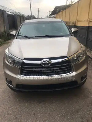 Toyota Highlander LE 4dr SUV AWD (3.5L 6cyl 6A) 2014 Gold