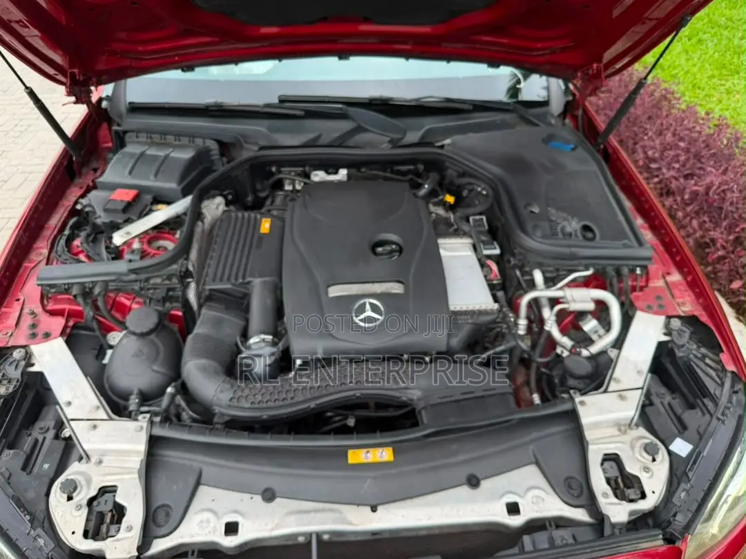 Mercedes-Benz E300 2018 Red