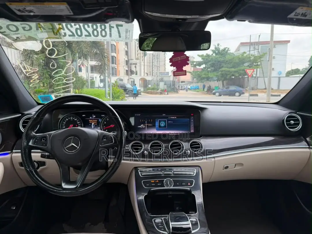 Mercedes-Benz E300 2018 Red