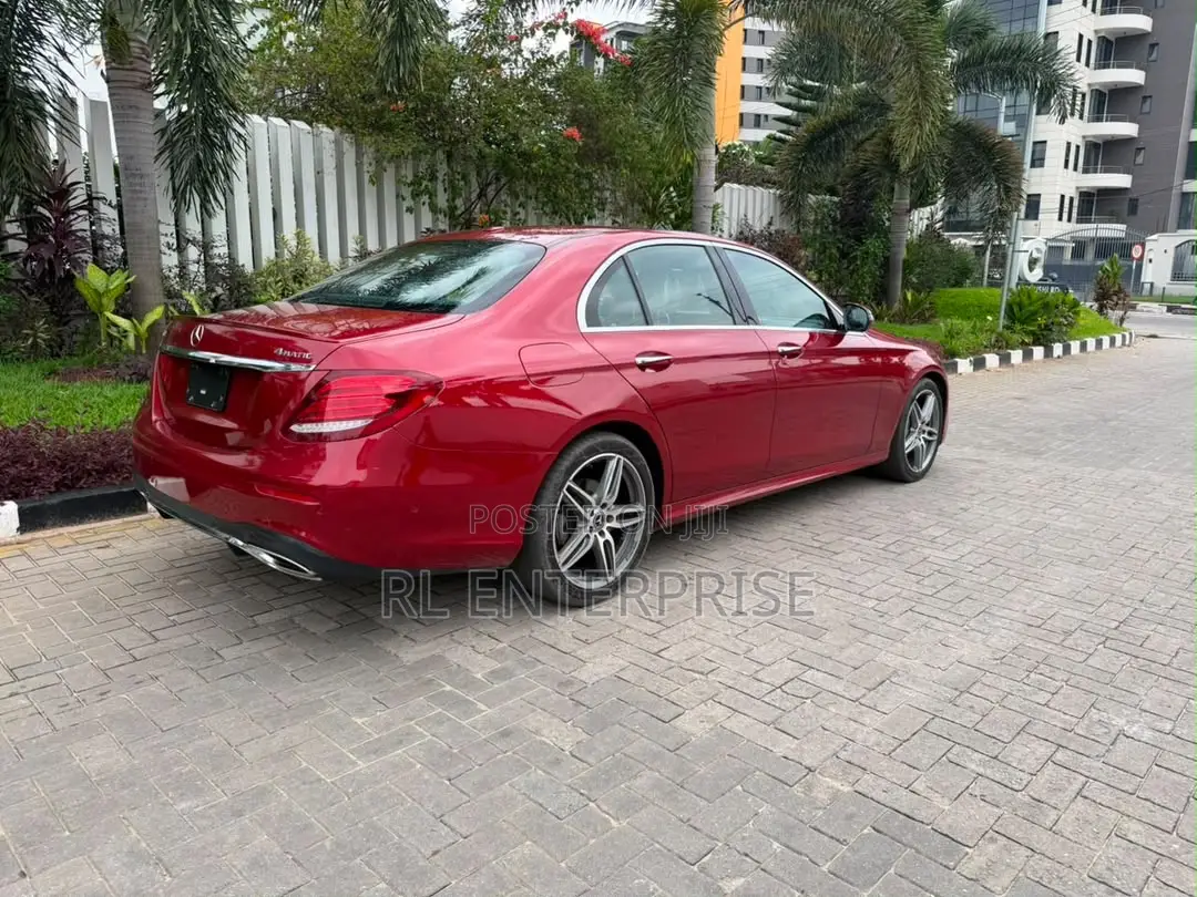 Mercedes-Benz E300 2018 Red