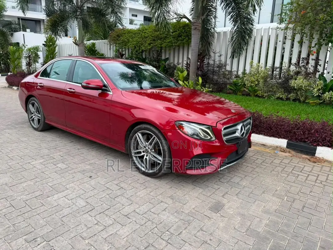 Mercedes-Benz E300 2018 Red