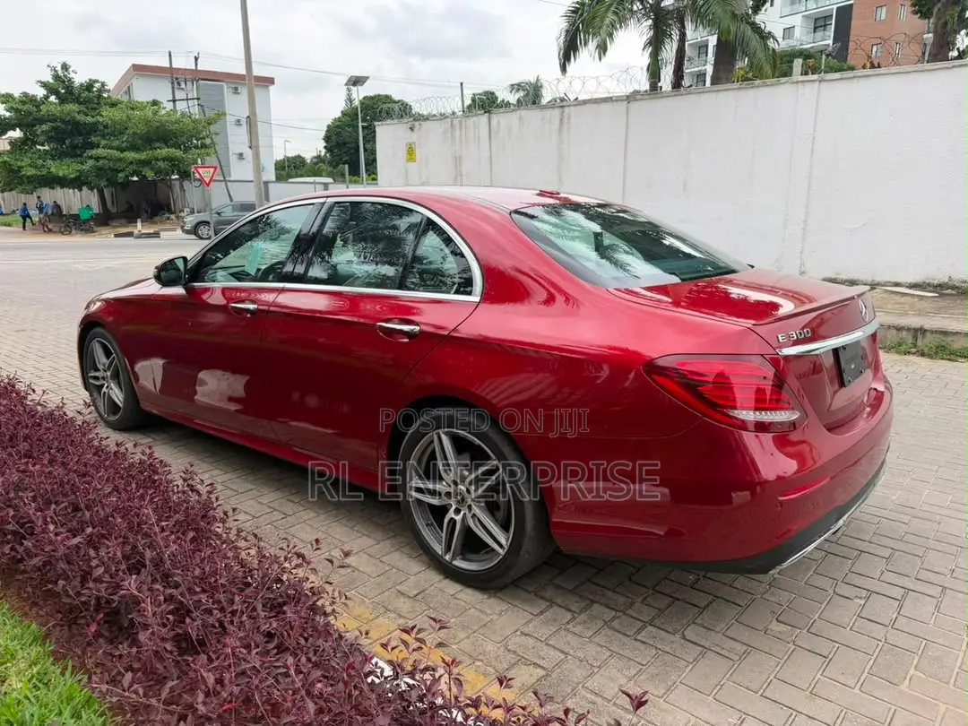 Mercedes-Benz E300 2018 Red