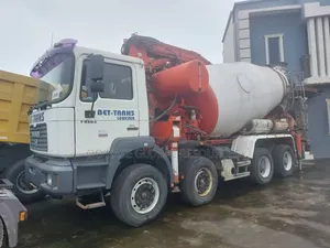 Man Concrete Mixer With Pump