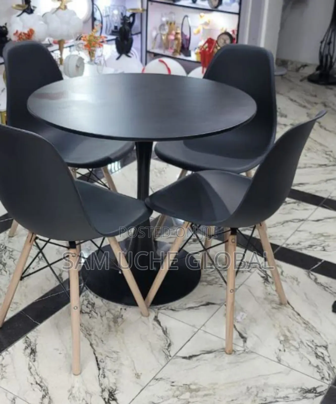 Restaurants/Dining Table and Chairs