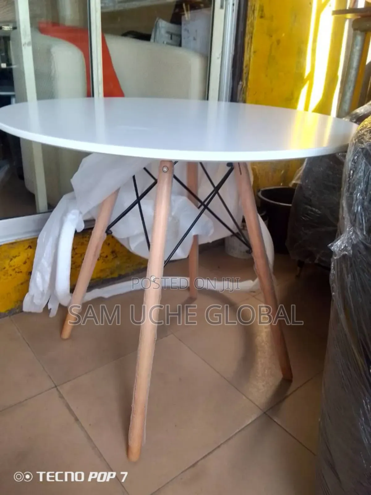 Restaurants/Dining Table and Chairs