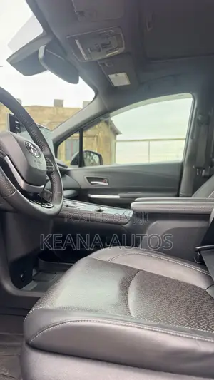 Toyota Sienna XLE FWD 8-Passenger 2023 Silver