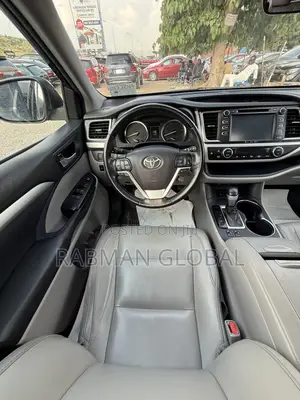 Toyota Highlander XLE 4x4 V6 (3.5L 6cyl 8A) 2018 Gray