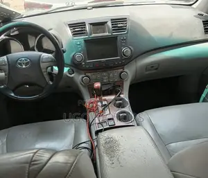 Toyota Highlander Limited 2010 Gray