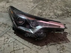 2017 to 2019 Toyota C-Hr Right Headlight