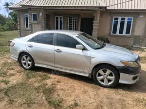 Toyota Camry SE 4dr Sedan (2.5L 4cyl 6AM) 2010 Silver