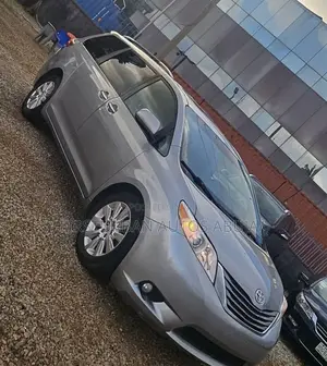 Toyota Sienna XLE AWD (3.5L 6cyl 8A) 2018