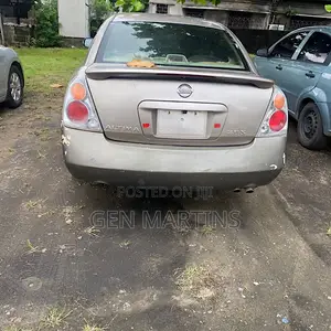 Nissan Altima 2005 Silver