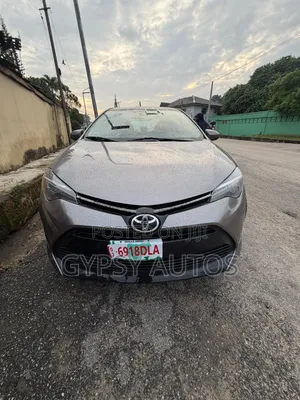 Toyota Corolla LE (1.8L 4cyl 2A) 2018 Gray