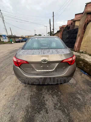 Toyota Corolla LE (1.8L 4cyl 2A) 2018 Gray
