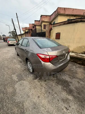 Toyota Corolla LE (1.8L 4cyl 2A) 2018 Gray