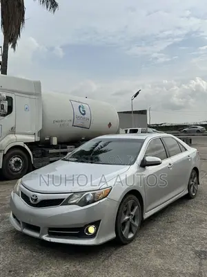 Toyota Camry 2012 Silver