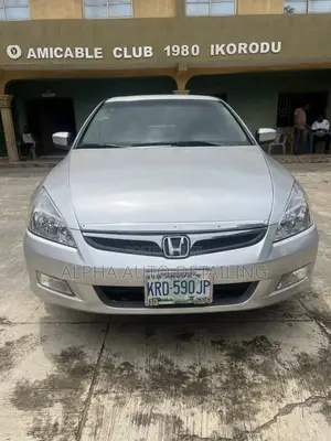 Honda Accord 2006 Silver