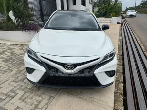 Toyota Camry 2019 White