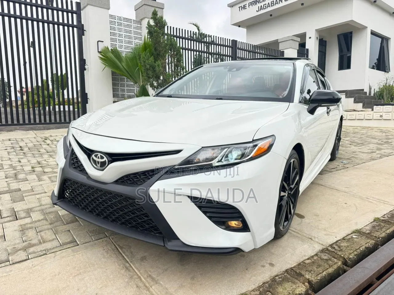 Toyota Camry 2019 White