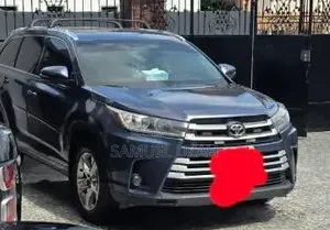 Toyota Highlander 2018 Blue