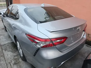 Toyota Camry 2018 Silver