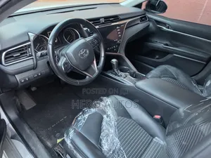 Toyota Camry 2018 Silver