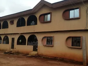 3bdrm Block of Flats in Amusing Quarters,, Benin City for rent