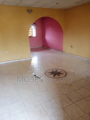 3bdrm Block of Flats in Amusing Quarters,, Benin City for rent