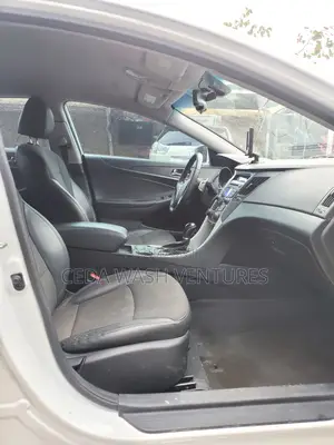 Hyundai Sonata Limited 2.0T Sedan (2.0L 4cyl 6A) 2012 White
