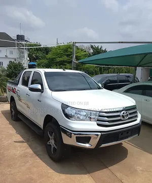 Toyota Hilux 2021 White