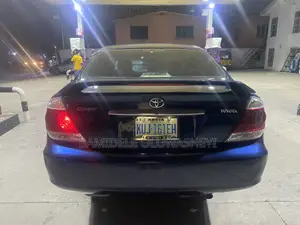 Toyota Camry LE 4dr Sedan (2.4L 4cyl 5A) 2005 Blue