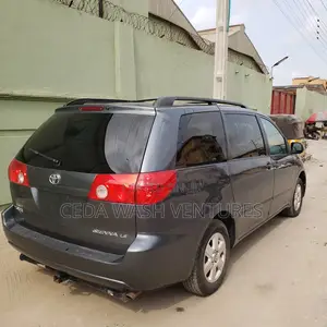 Toyota Sienna LE 2009 Gray