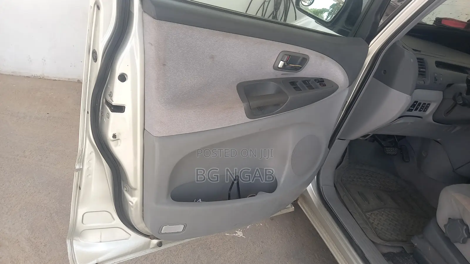 Toyota Previa Automatic 2005 Beige