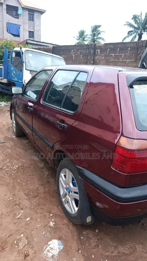 Volkswagen Golf 2000 Red