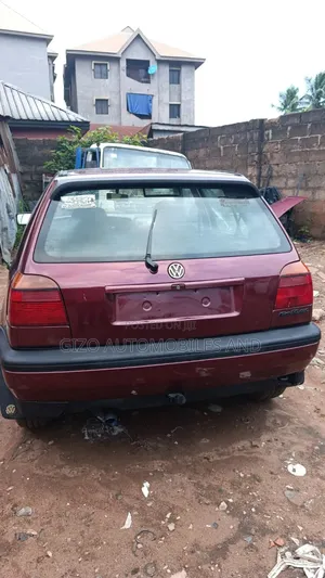 Volkswagen Golf 2000 Red